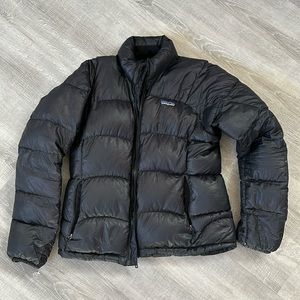 Patagonia small hoodless puffy goose down jacket